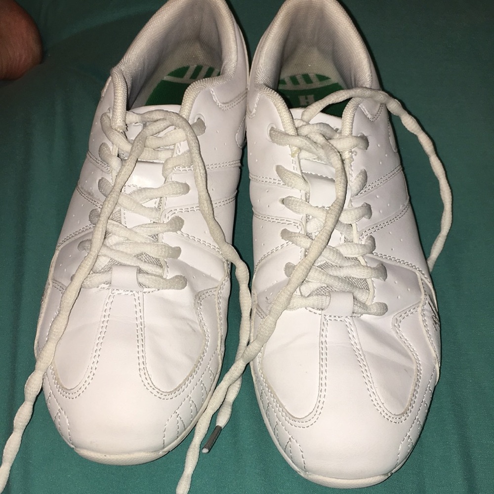 Varsity cheerleading shoes